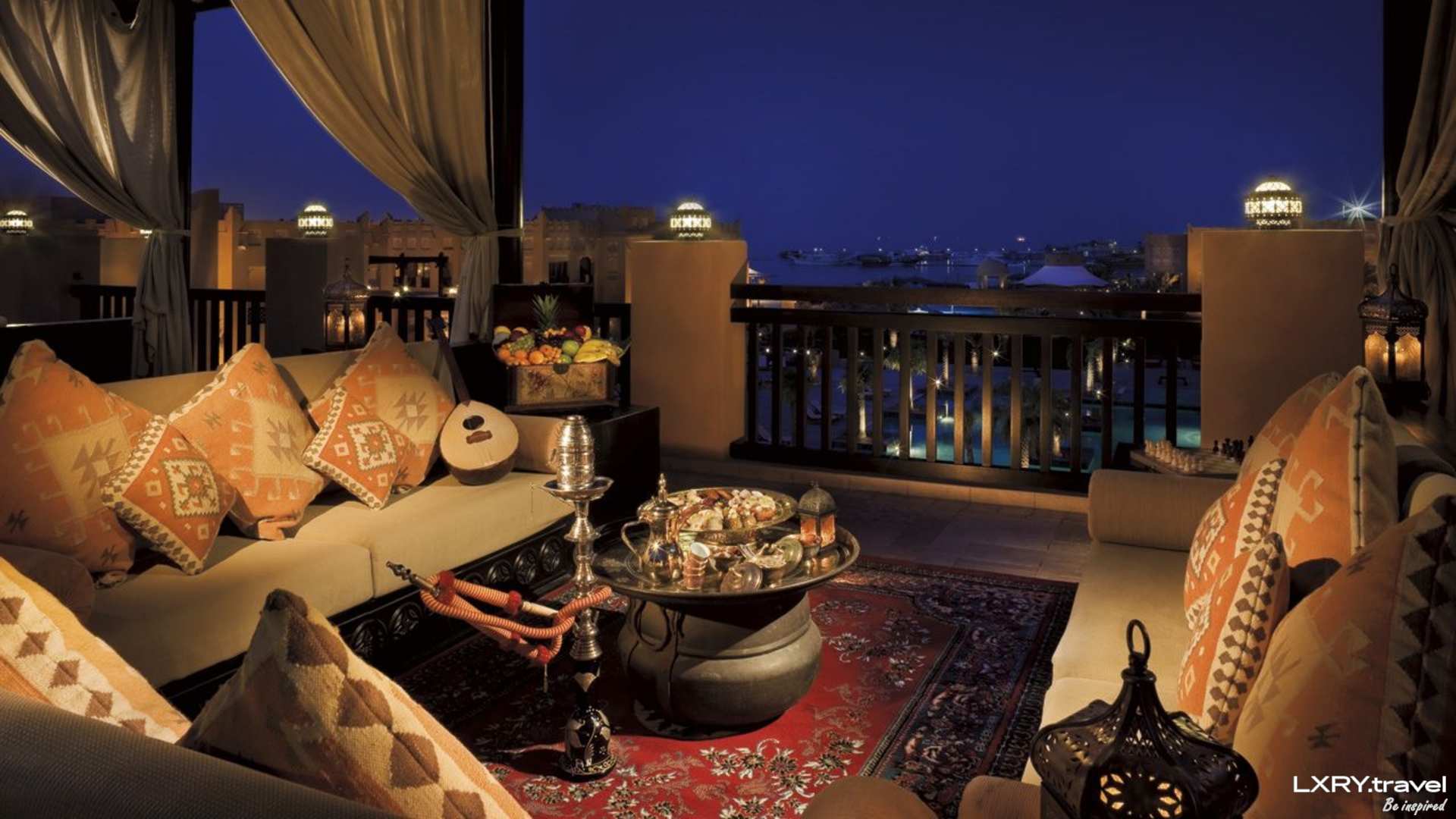 Восточное время вечер. Терраса Дубай. The Ritz-Carlton Sharq Village & Spa 5*. Ритц Карлтон Дубай двор. Веранда Ритц Карлтон.