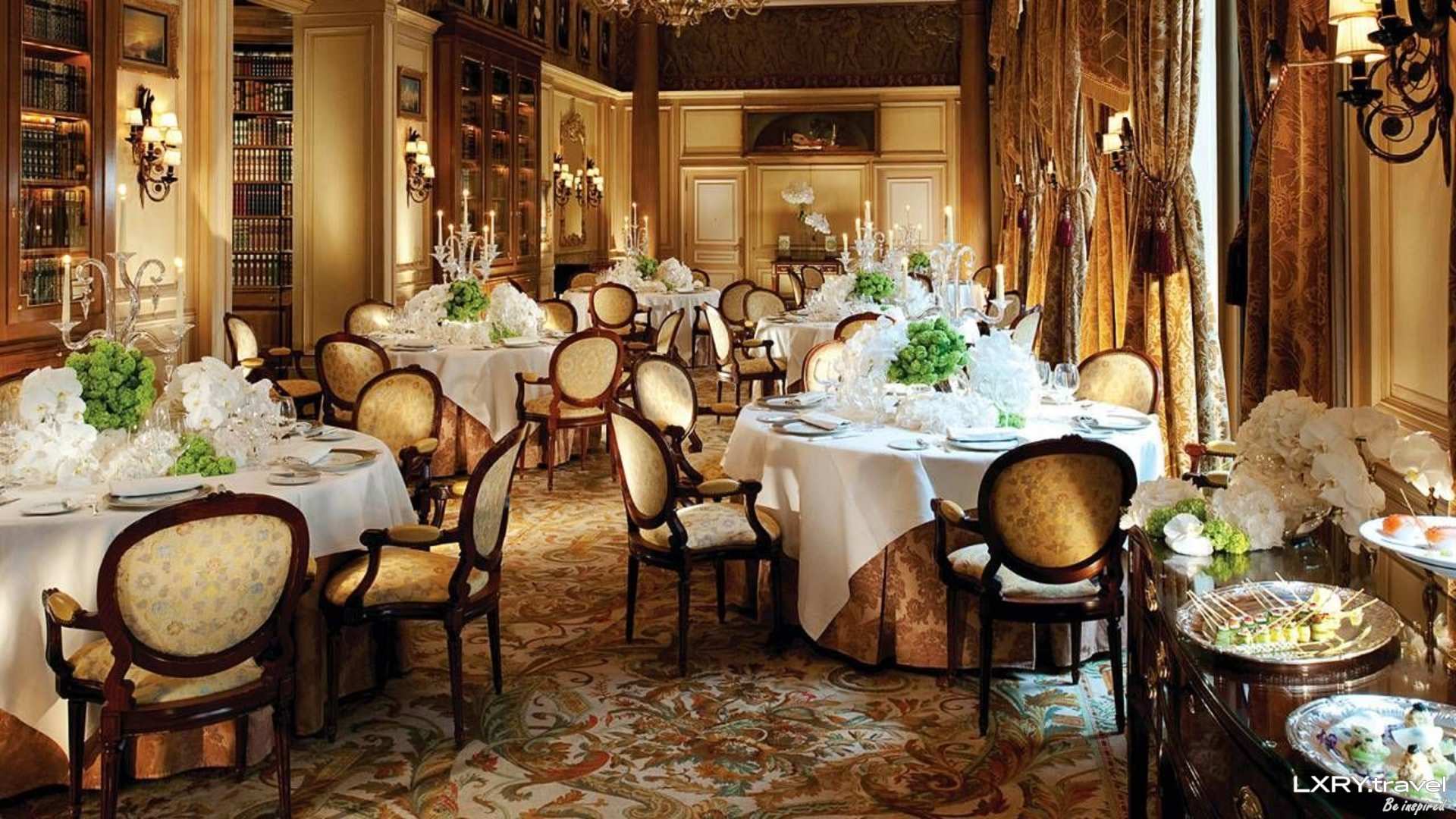 Изысканное место. Отель Георг 5 в Париже. Лучший ресторан Парижа Мишлен. Ресторан Мишлен в Париже. Французский ресторан интерьер.